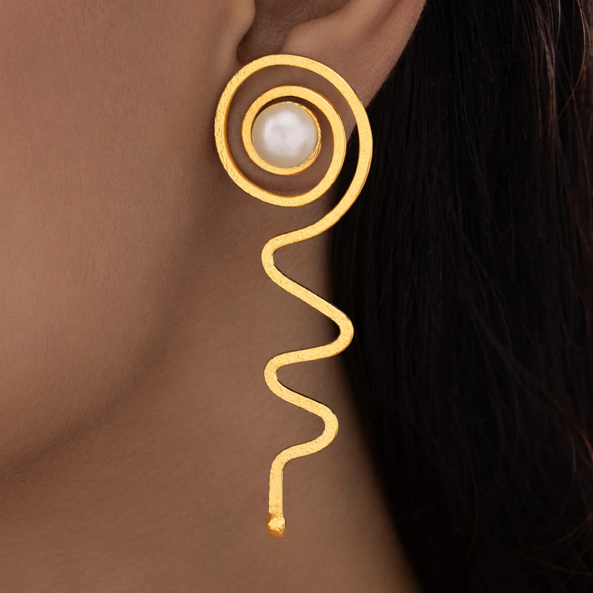 AUROZI Anti-Tarnish Spiral Dangle Earrings with Pearl