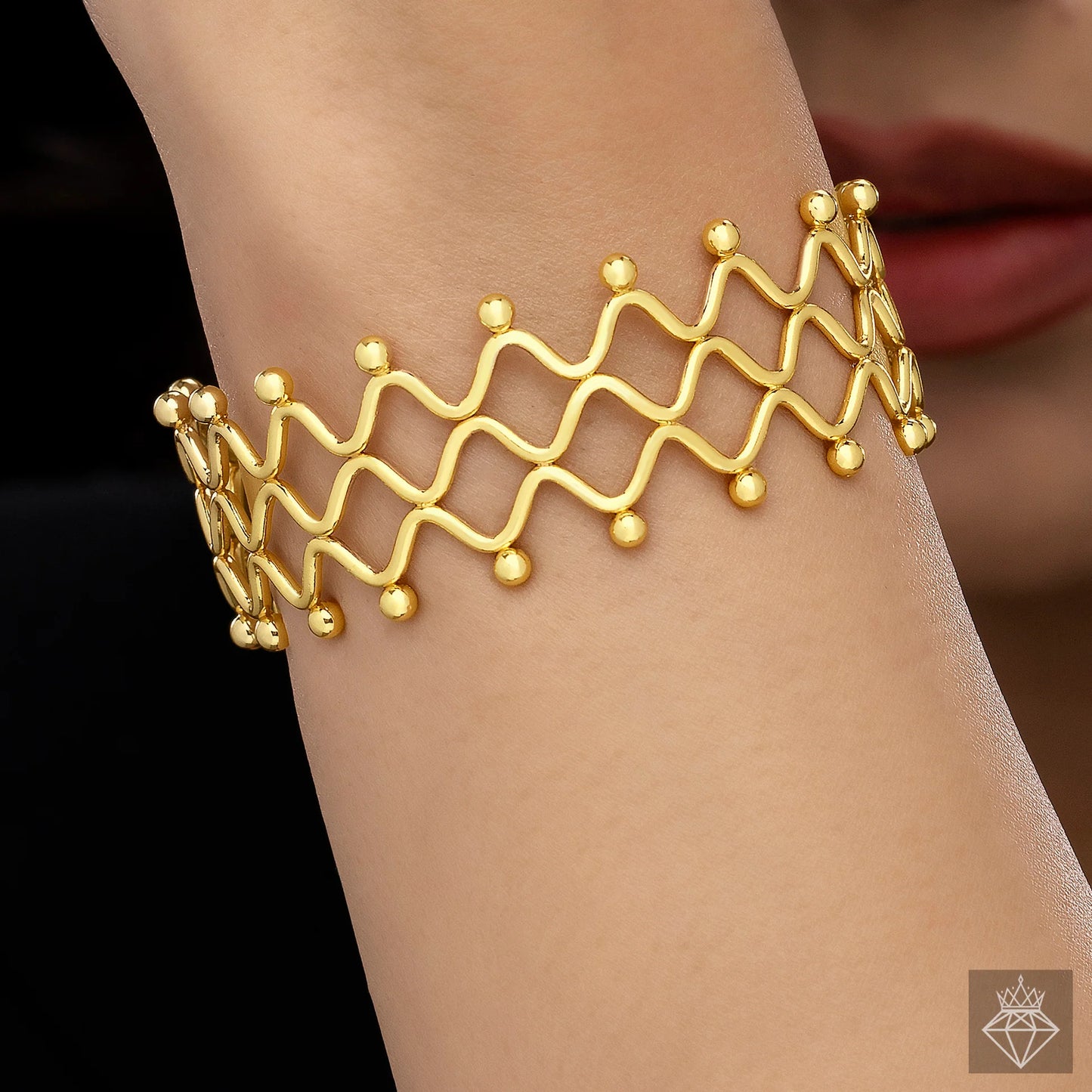 AUROZI Anti-Tarnish Golden Bangle Bracelet (Adjustable Size)