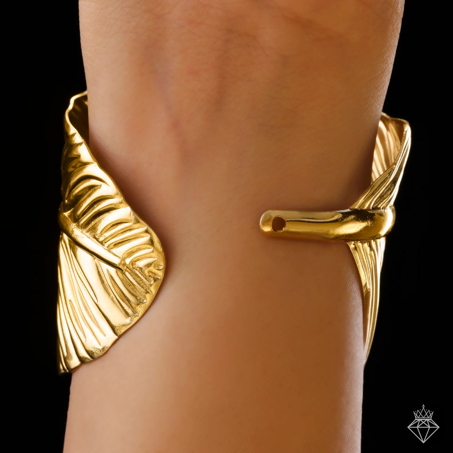 AUROZI Anti-Tarnish Golden Leaf Bangle Bracelet (Adjustable Size)