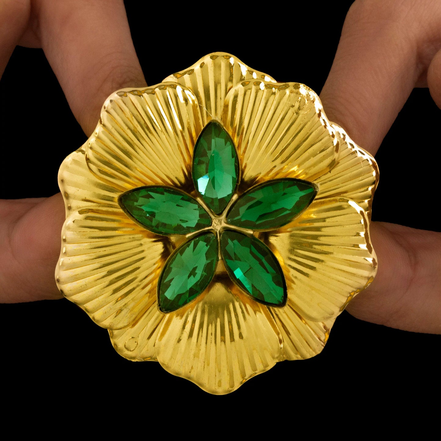 AUROZI Anti-Tarnish Emerald Flower Ring – Nature’s Elegance, Grace in Bloom