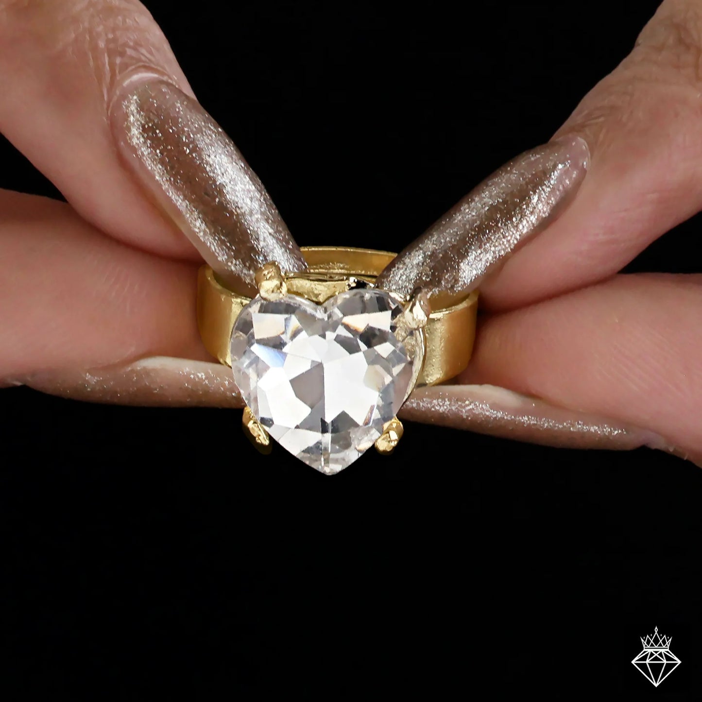 AUROZI Crystal Heart Ring – Adjustable Size