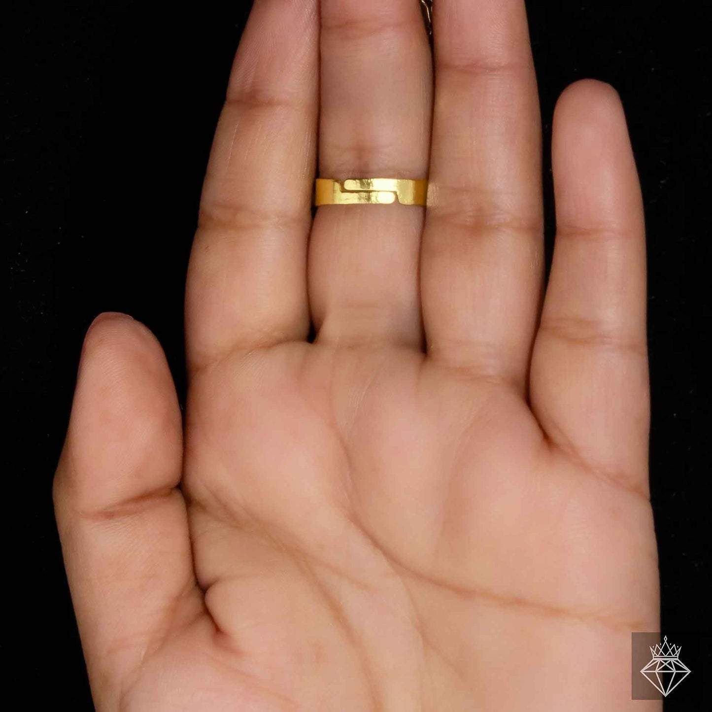 AUROZI Anti-Tarnish White Crystal Ring (Adjustable Size) Pure Brilliance. Classic Elegance. Everyday Versatility.