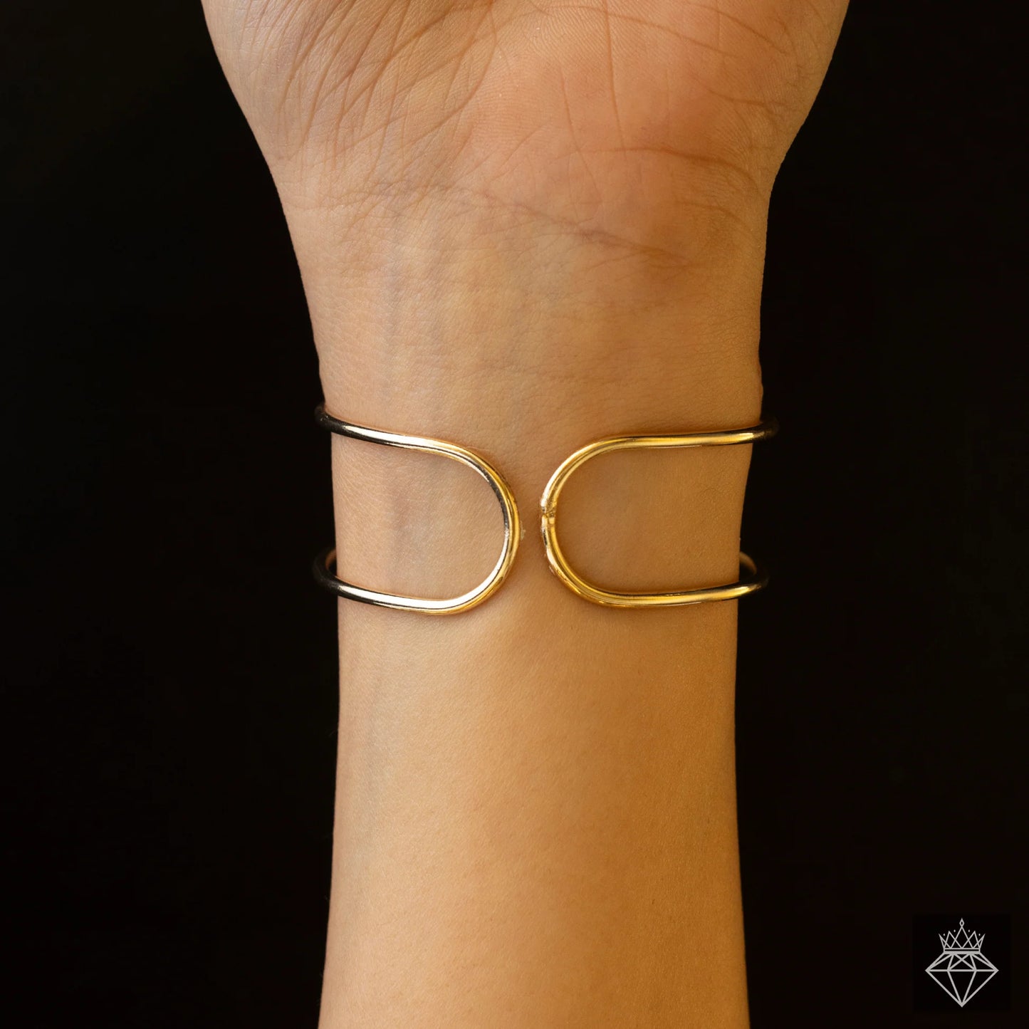 AUROZI Anti-Tarnish Golden Heart Bracelet (Adjustable Size)