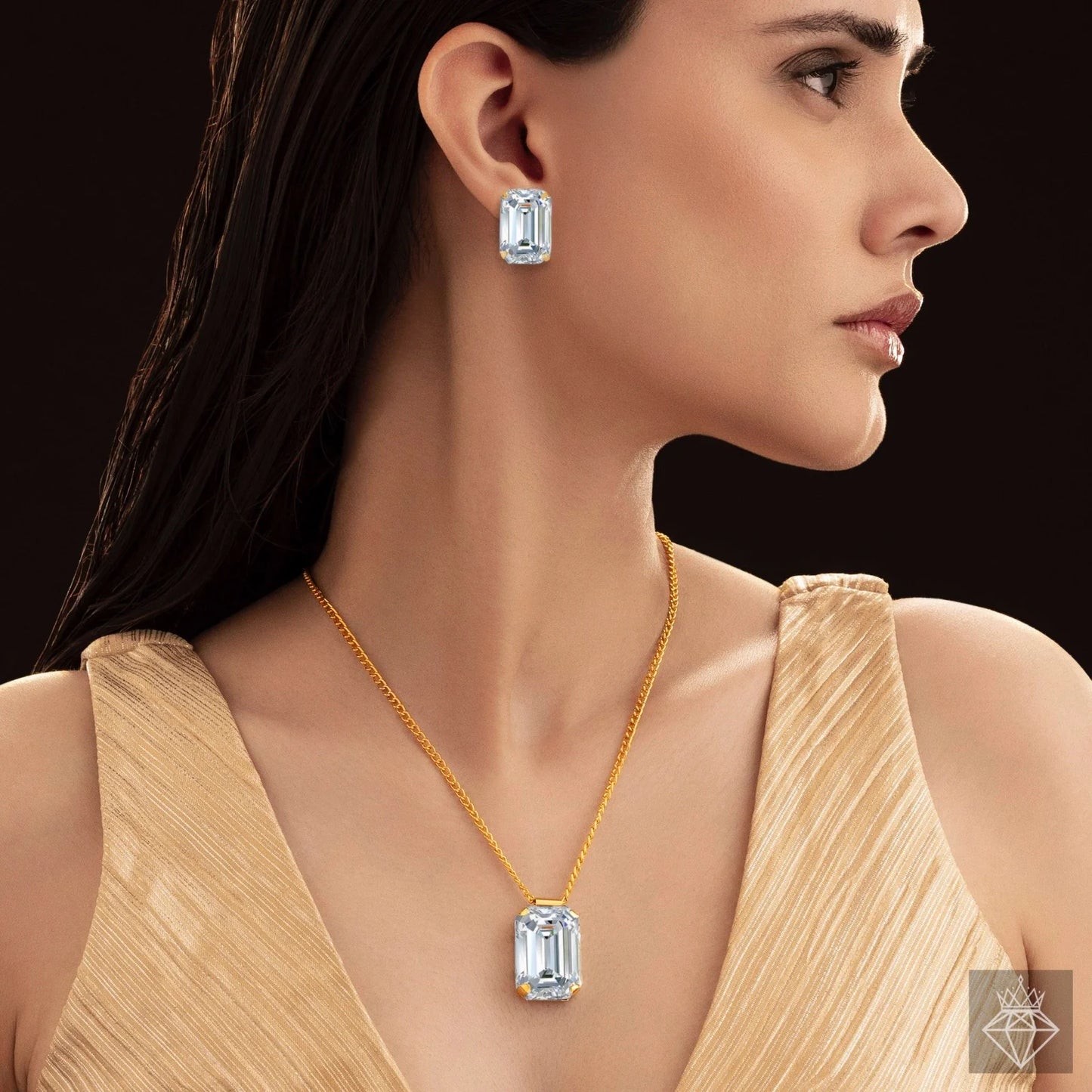 AUROZI Anti-Tarnish Royal Crystal Pendant Set
