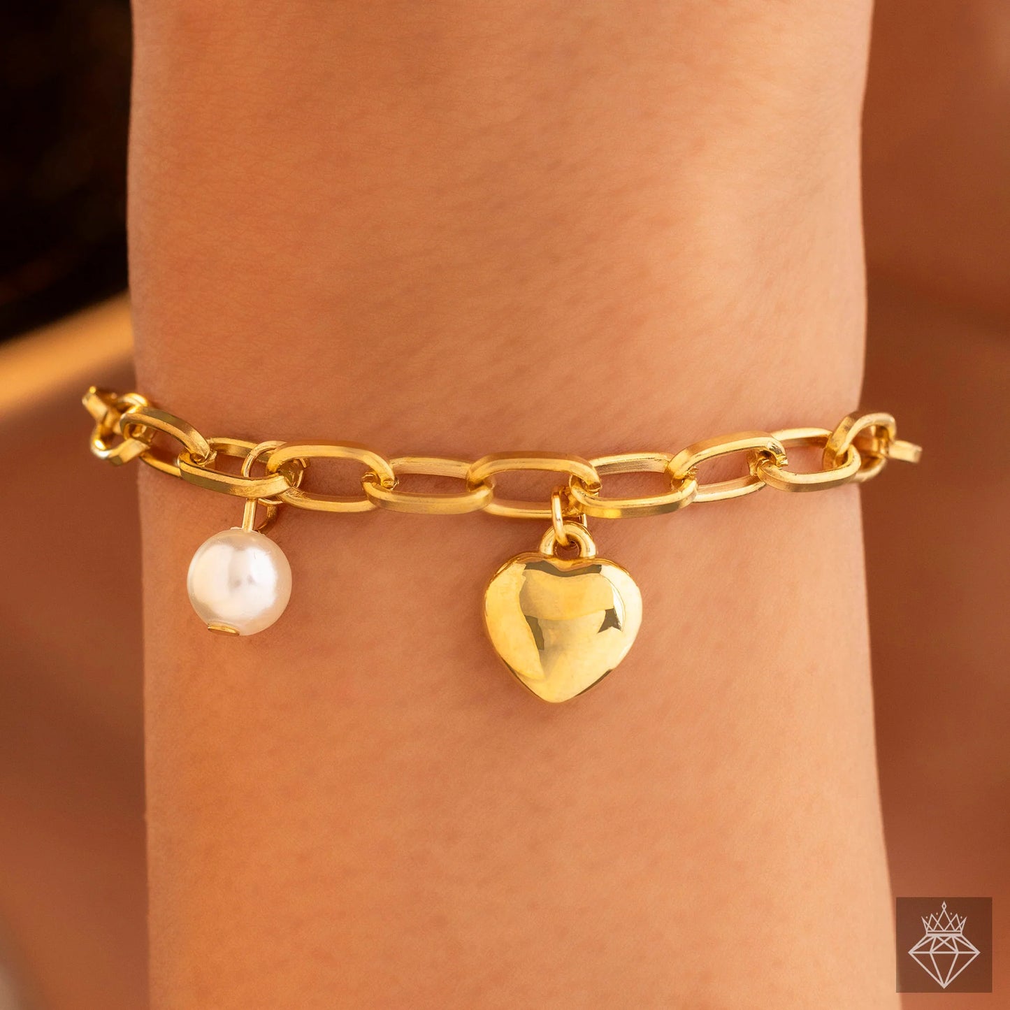 AUROZI Anti-Tarnish Pearl & Heart Charm Bracelet