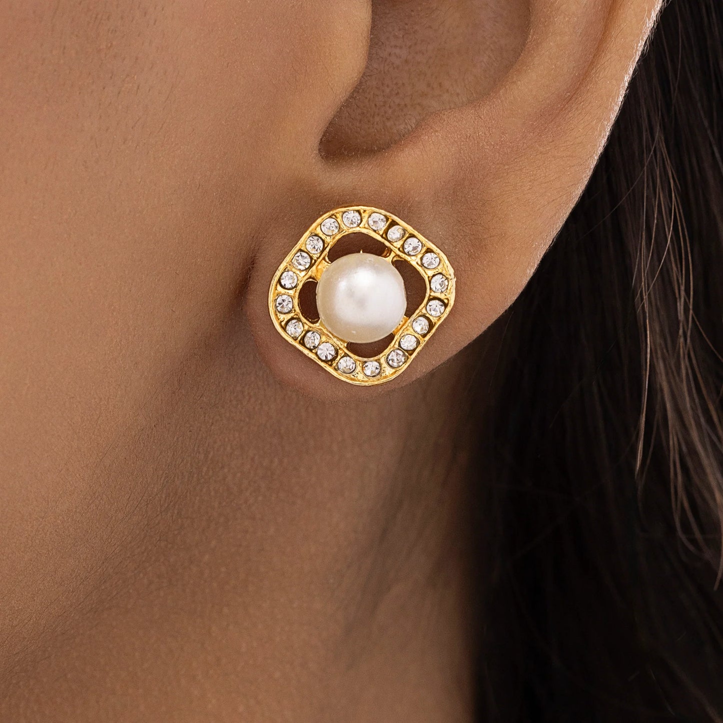 AUROZI Anti-Tarnish Evergreen Pearl Studded Necklace Set With Earrings