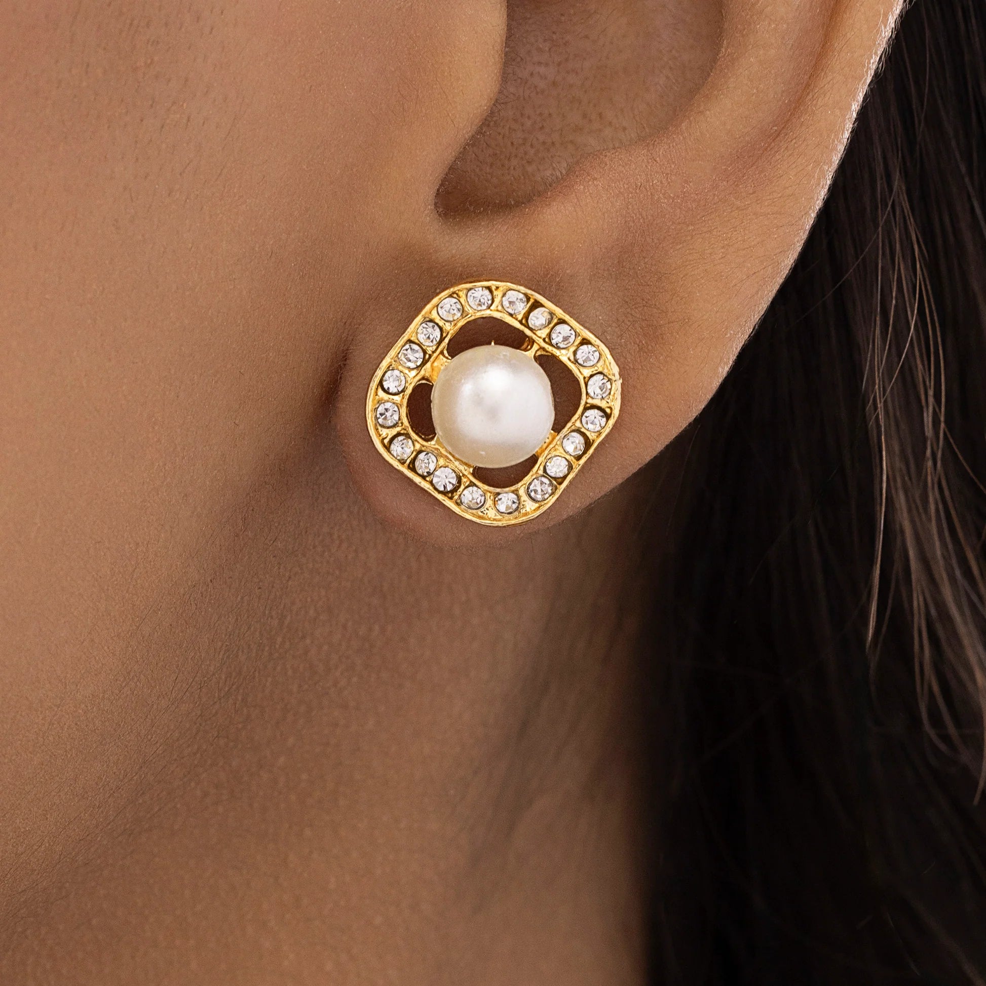 AUROZI Anti-Tarnish Evergreen Pearl Studded Necklace Set With Earrings