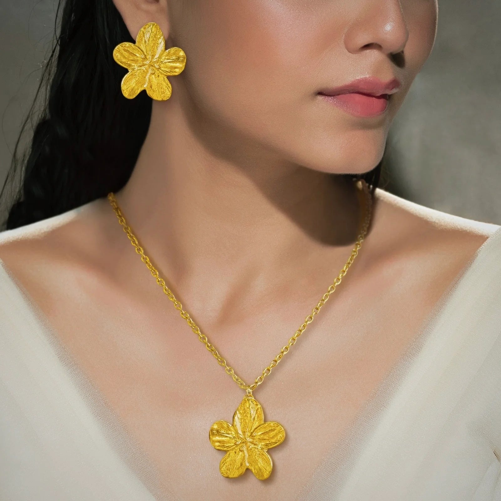 AUROZI Anti-Tarnish Lily Flower Necklace Set With Earrings