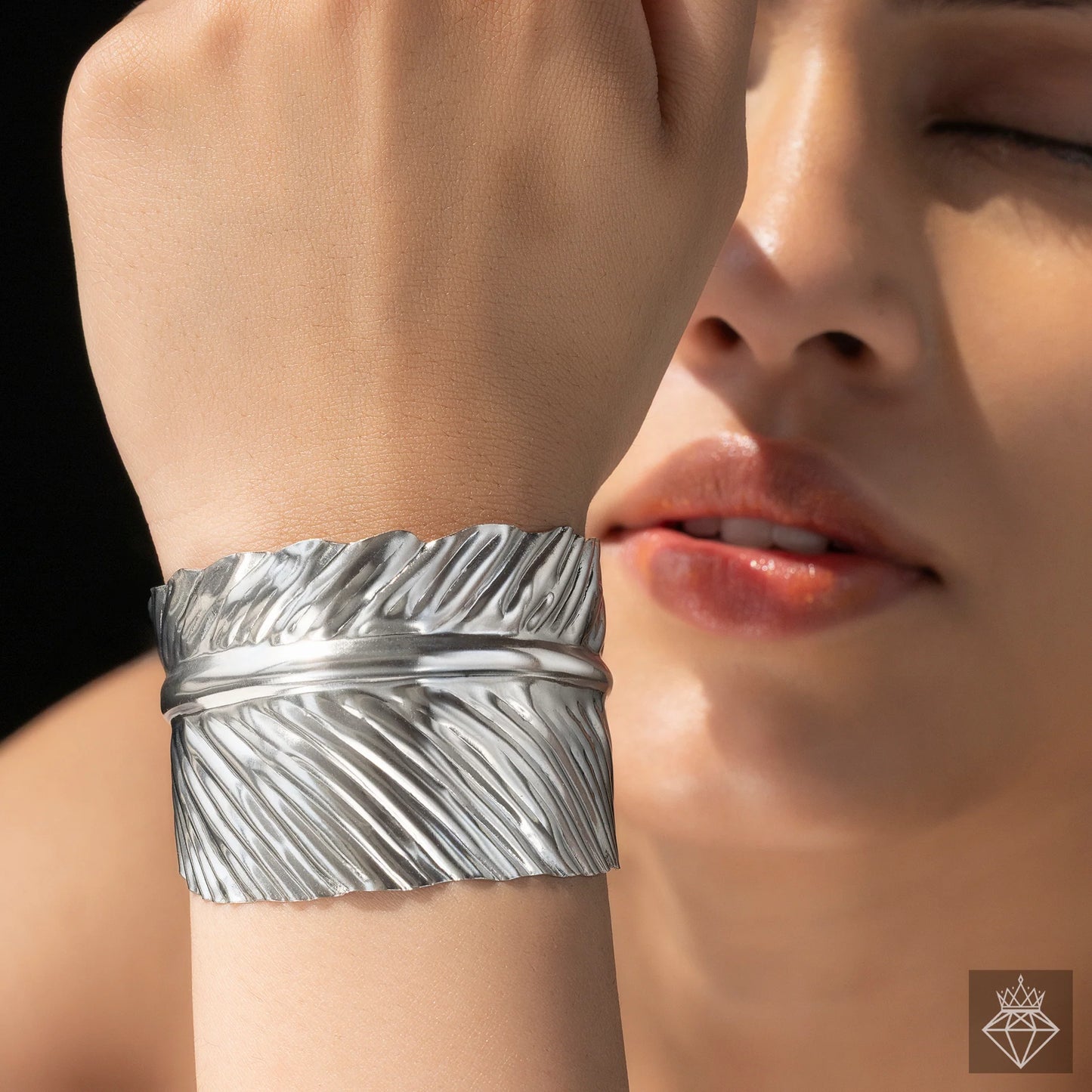 AUROZI Anti-Tarnish Silver Leaf Bangle Bracelet (Adjustable Size)