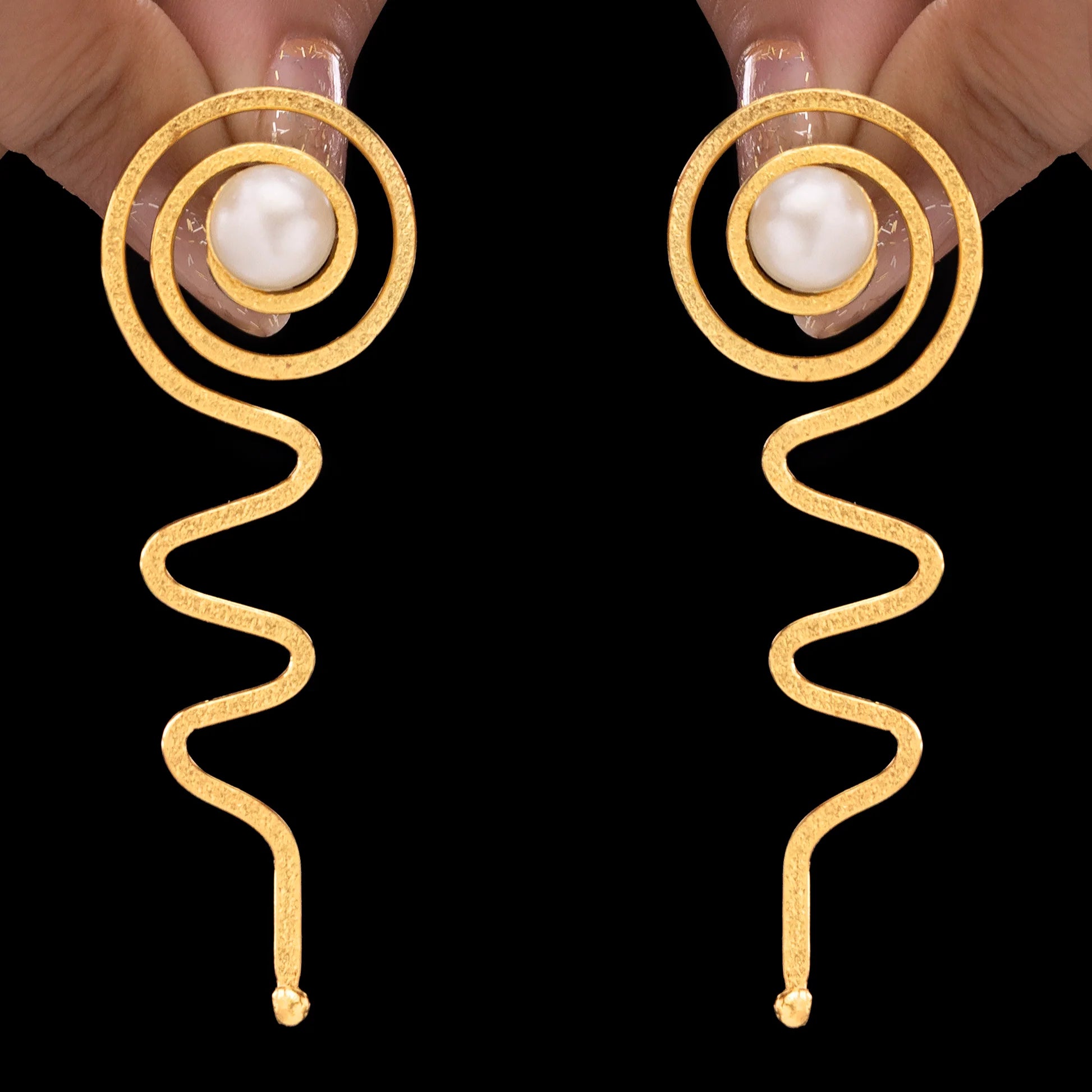 AUROZI Anti-Tarnish Spiral Dangle Earrings with Pearl