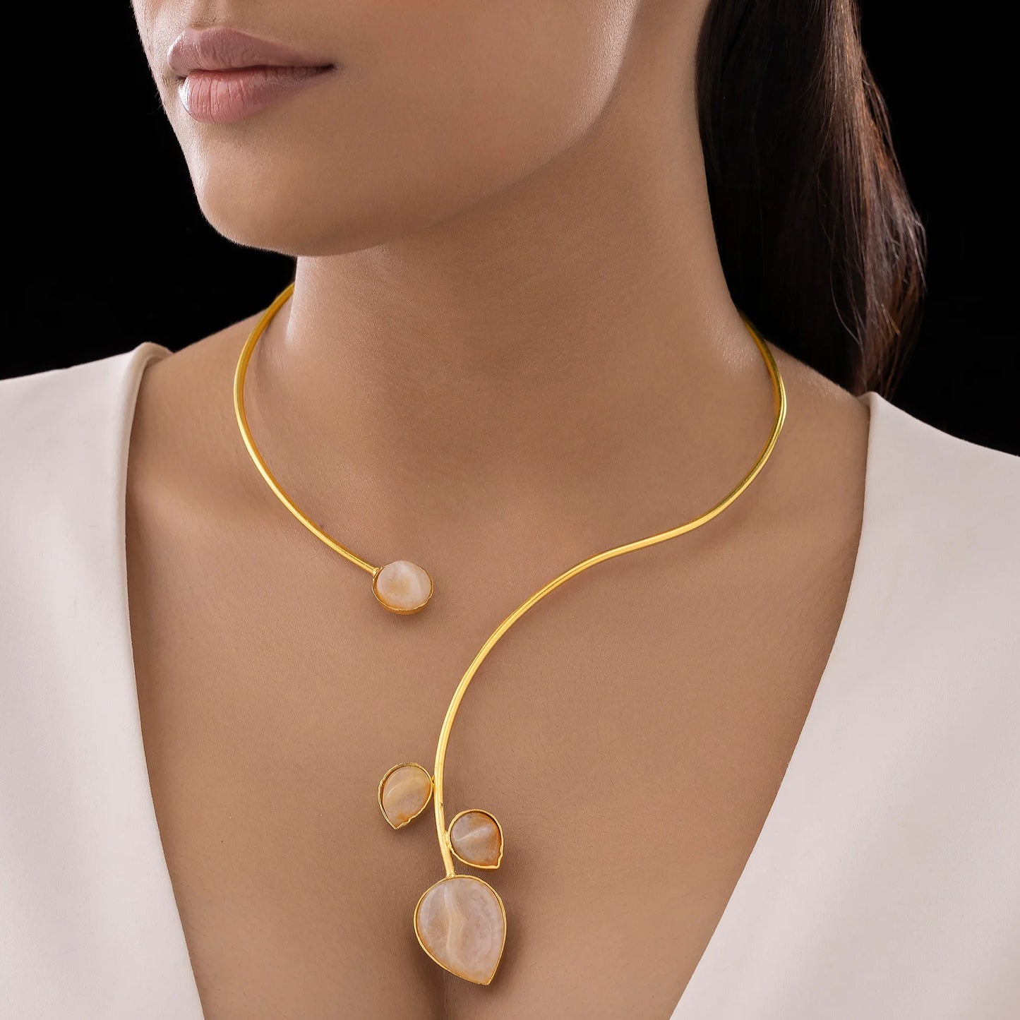 AUROZI Anti-Tarnish Golden Hasli Necklace with Leaf Detailing