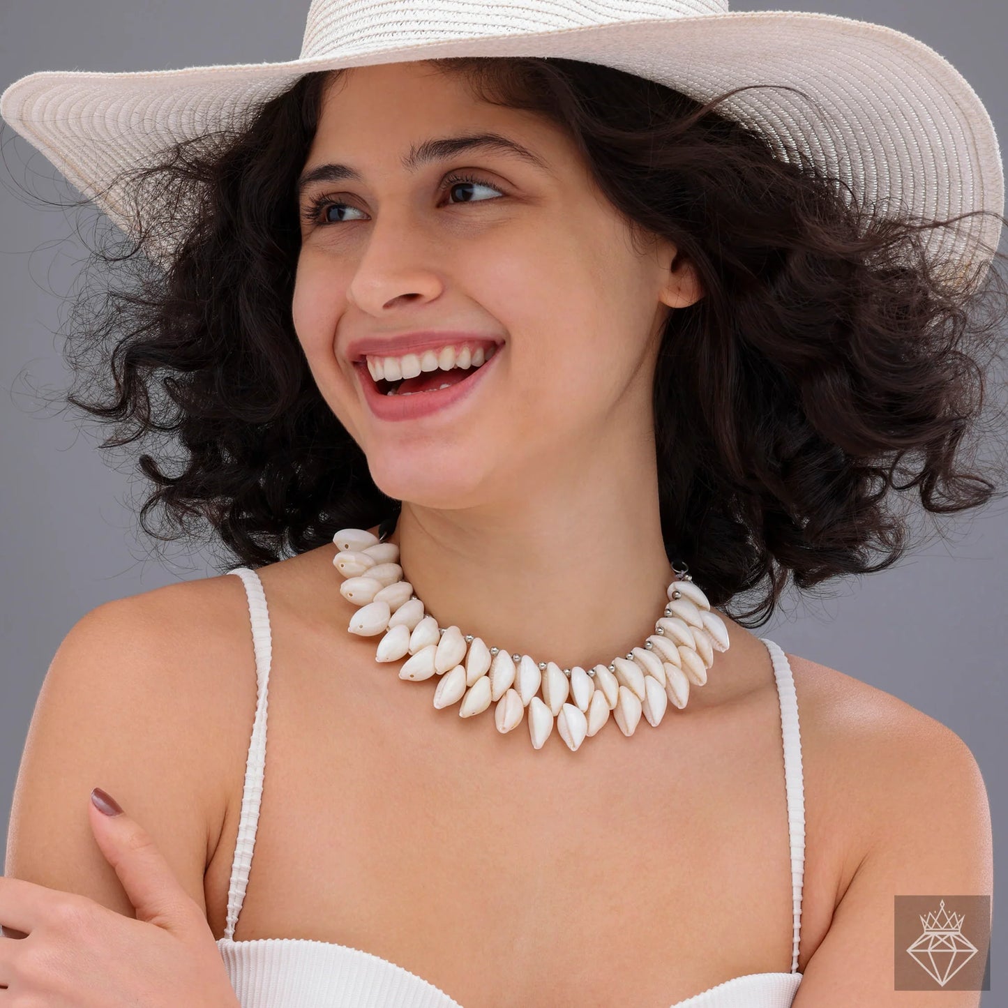 AUROZI Double-Layered Natural Cowrie Shell Necklace