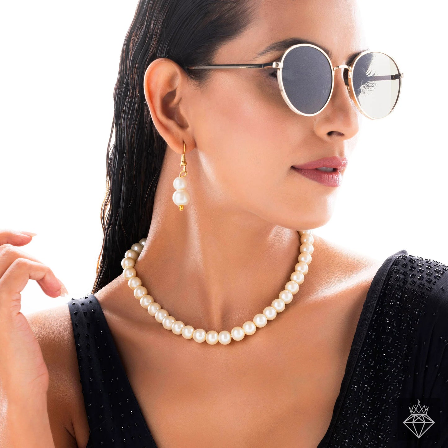 AUROZI Classic Pearl Necklace Set with Earrings