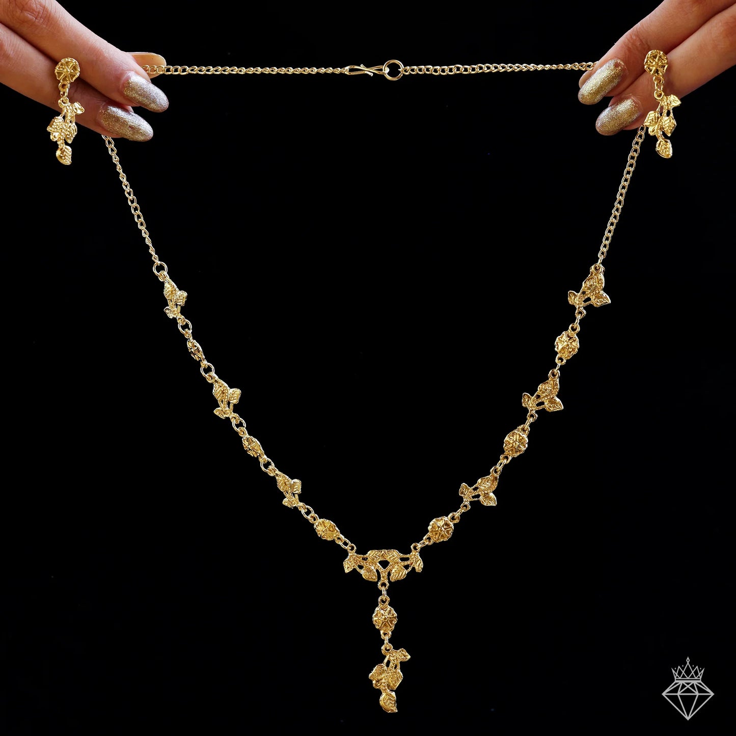 AUROZI Anti-Tarnish Golden Leaves Necklace Set With Earrings