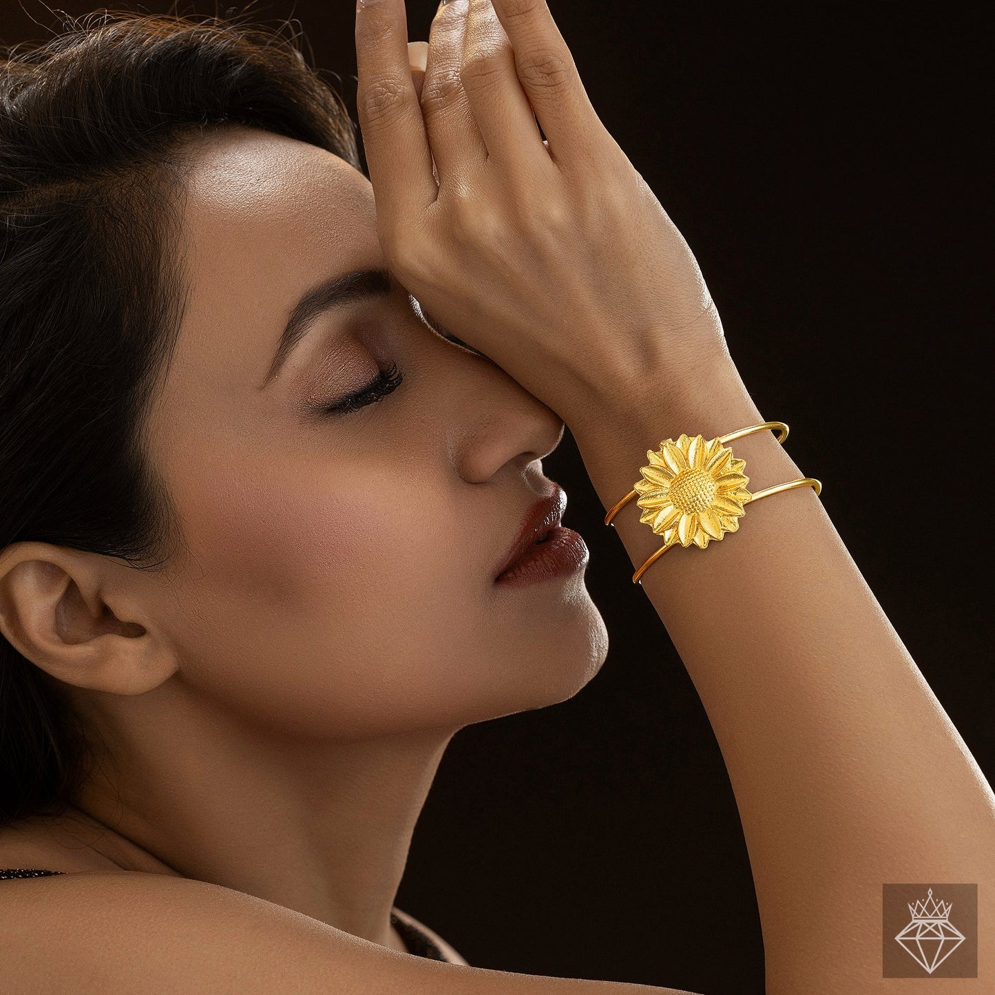 AUROZI Anti-Tarnish Golden Flower Bracelet (Adjustable Size)