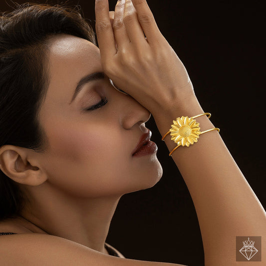 AUROZI Anti-Tarnish Golden Flower Bracelet (Adjustable Size)