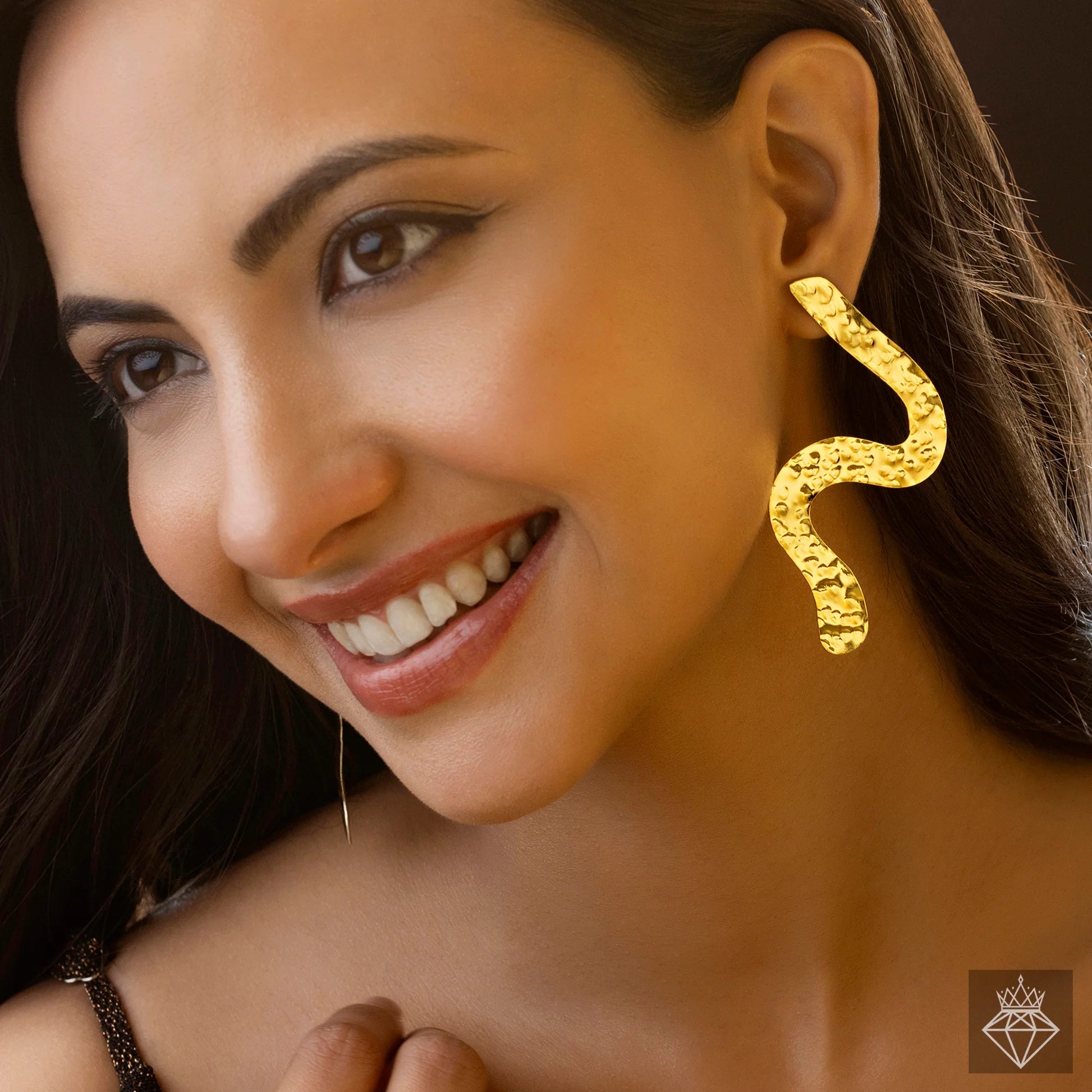 AUROZI Anti-Tarnish Wavy Earrings