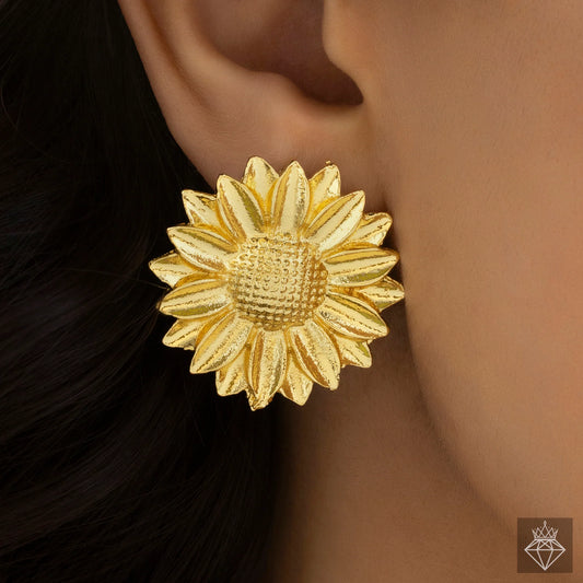 AUROZI Anti-Tarnish Golden Flower Necklace Set With Earrings