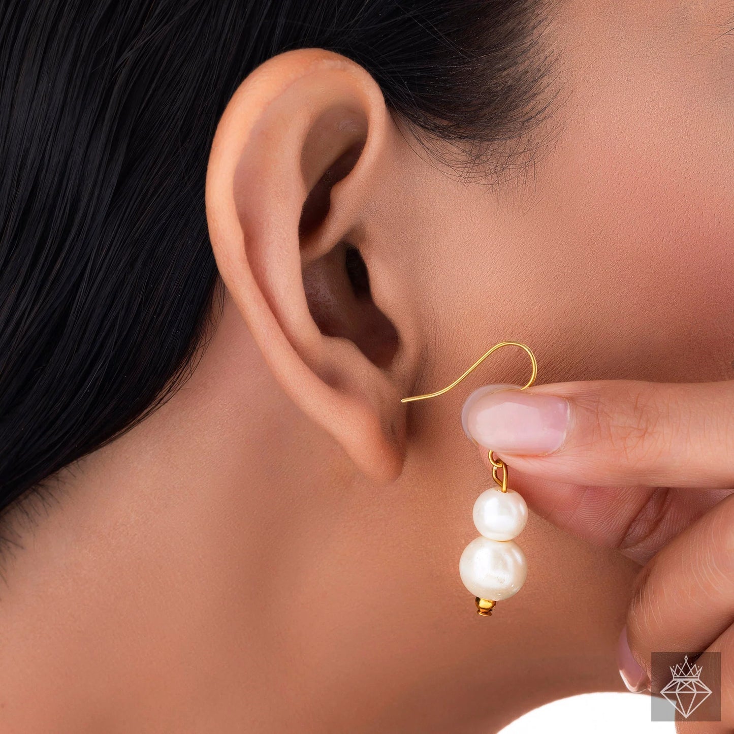 AUROZI Classic Pearl Necklace Set with Earrings