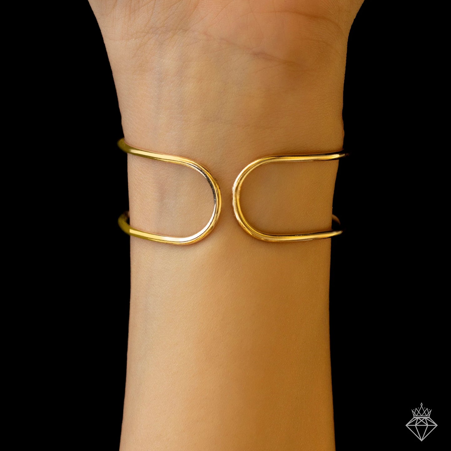 AUROZI Anti-Tarnish Golden Rose Bracelet (Adjustable Size)