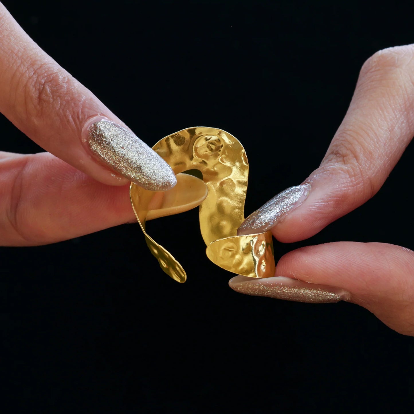 AUROZI Anti-Tarnish Wavy Ring (Adjustable Size)