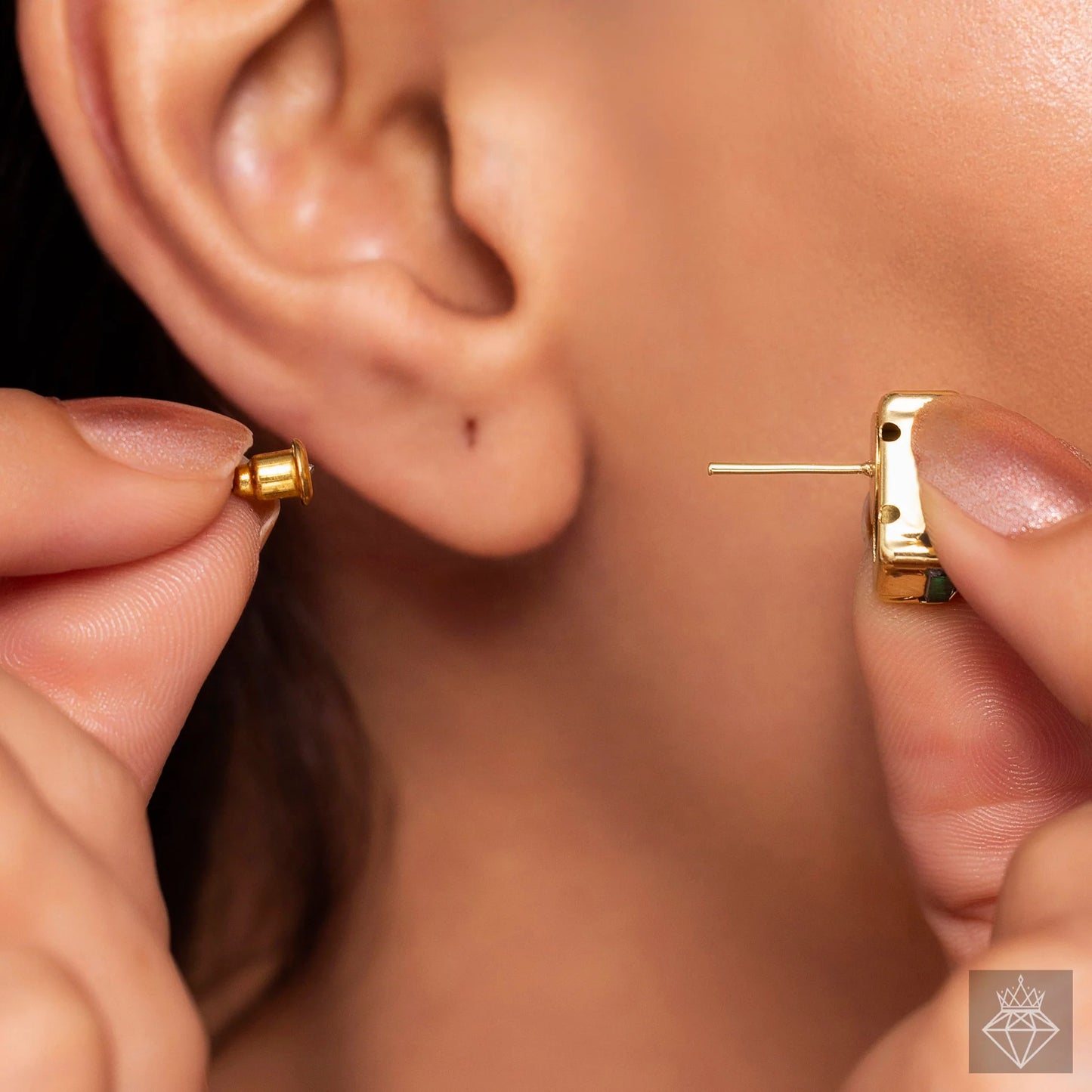 AUROZI Anti-Tarnish Single-Line Emerald Necklace Set With Earrings