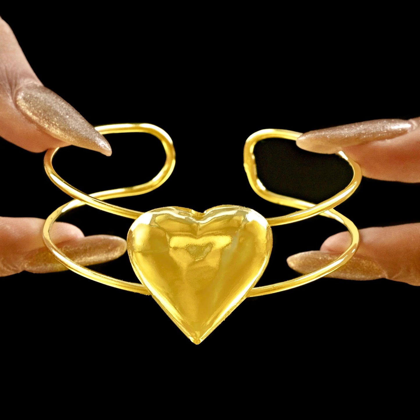 AUROZI Anti-Tarnish Golden Heart Bracelet (Adjustable Size)