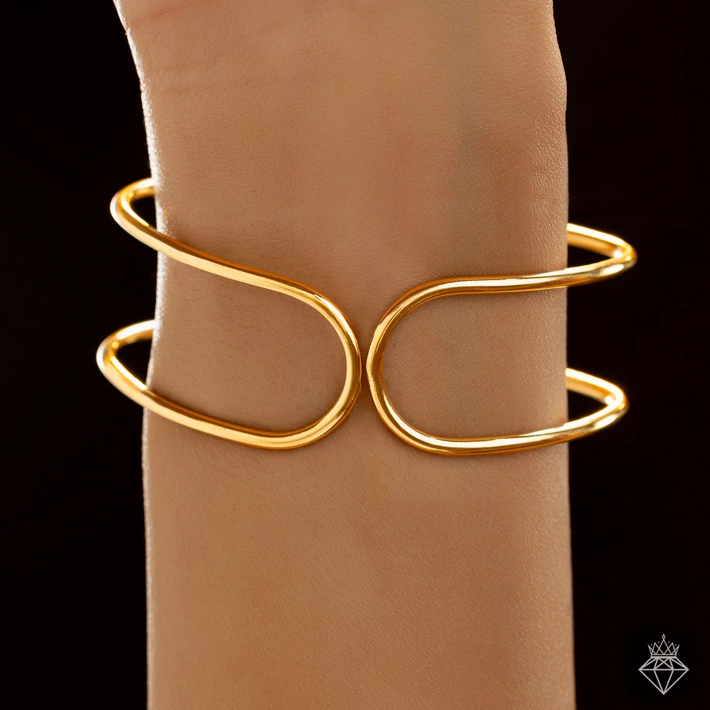 AUROZI Anti-Tarnish Golden Flower Bracelet (Adjustable Size)