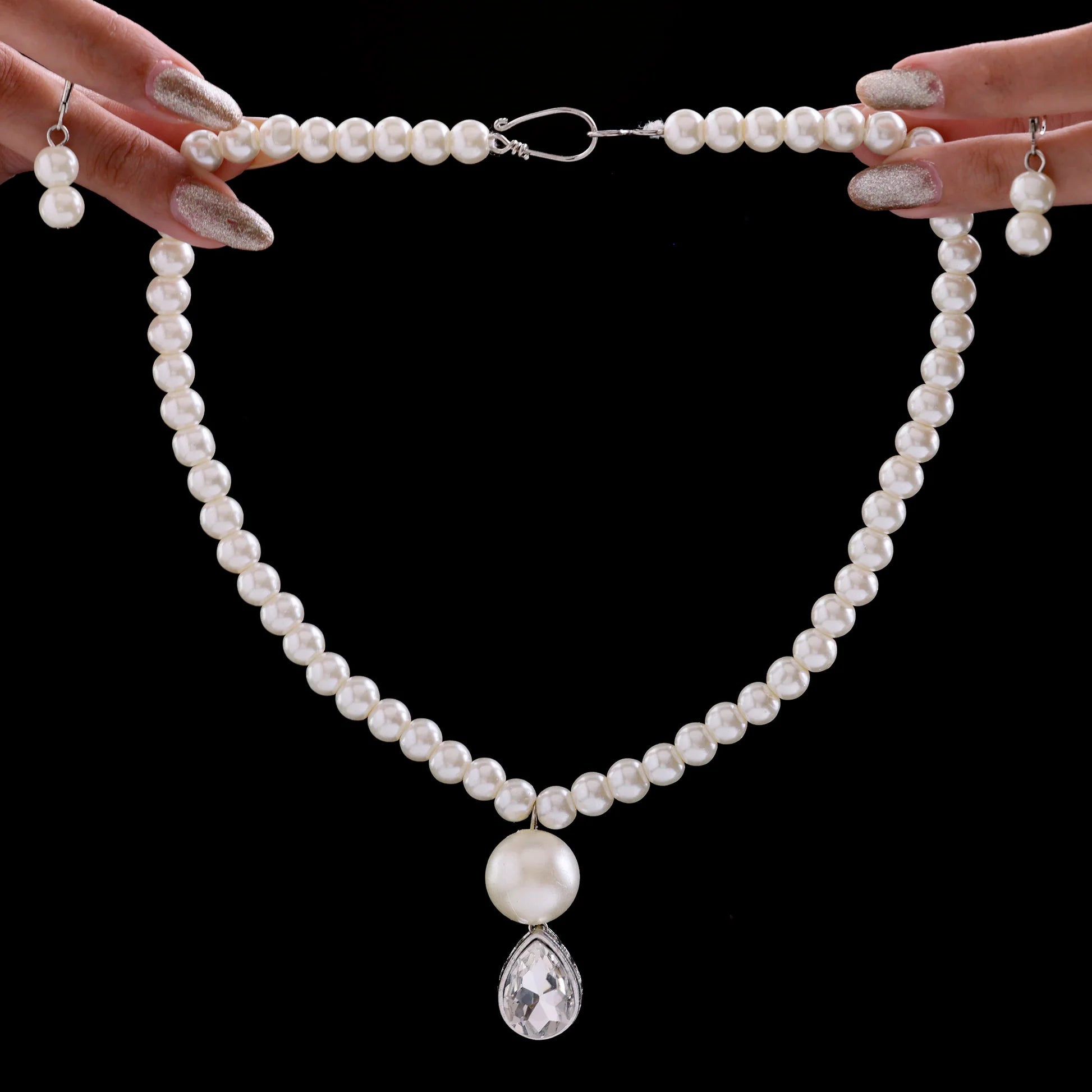 AUROZI Elegant Crystal Pearl Necklace Set With Earrings