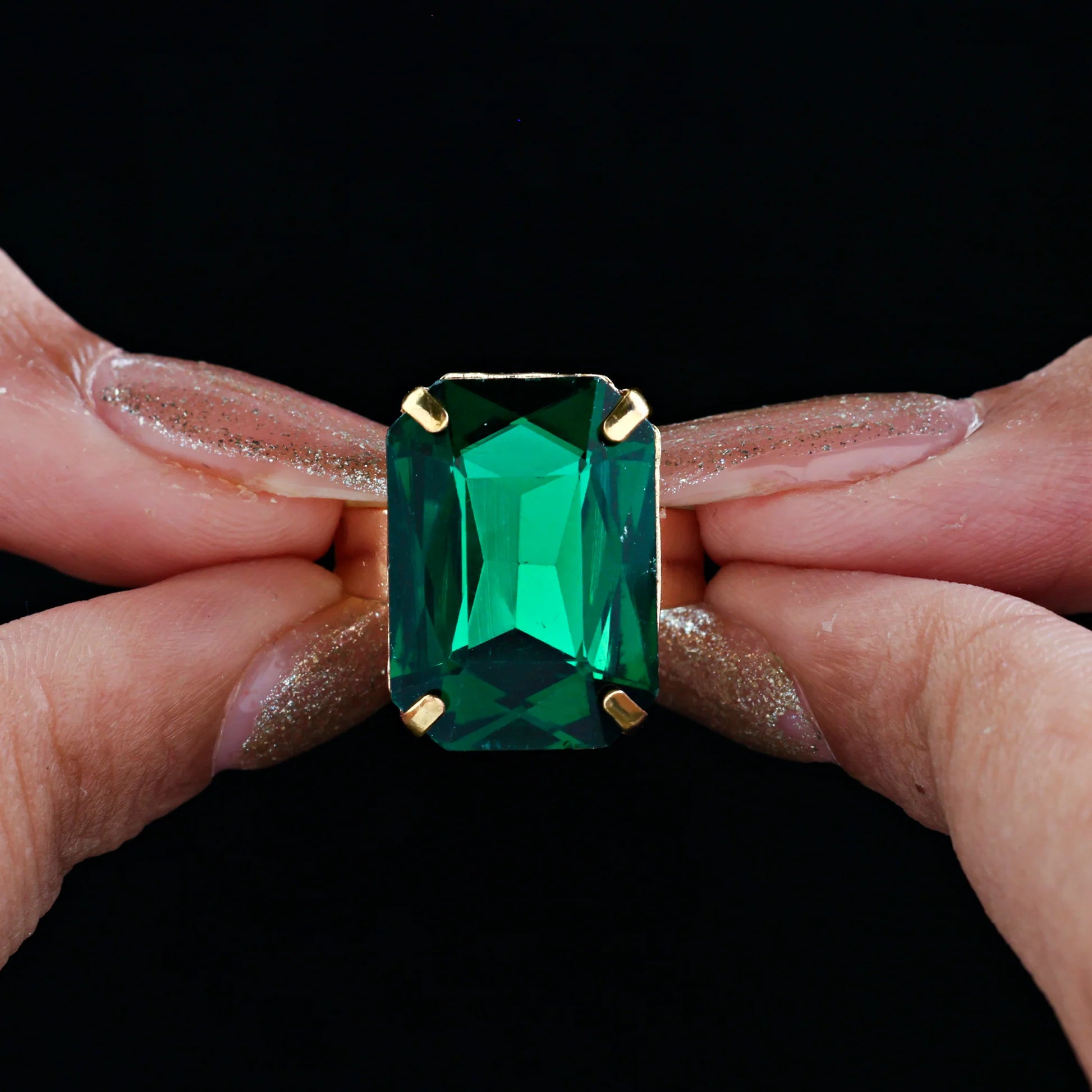 AUROZI Crystal Emerald Ring (Adjustable Size)