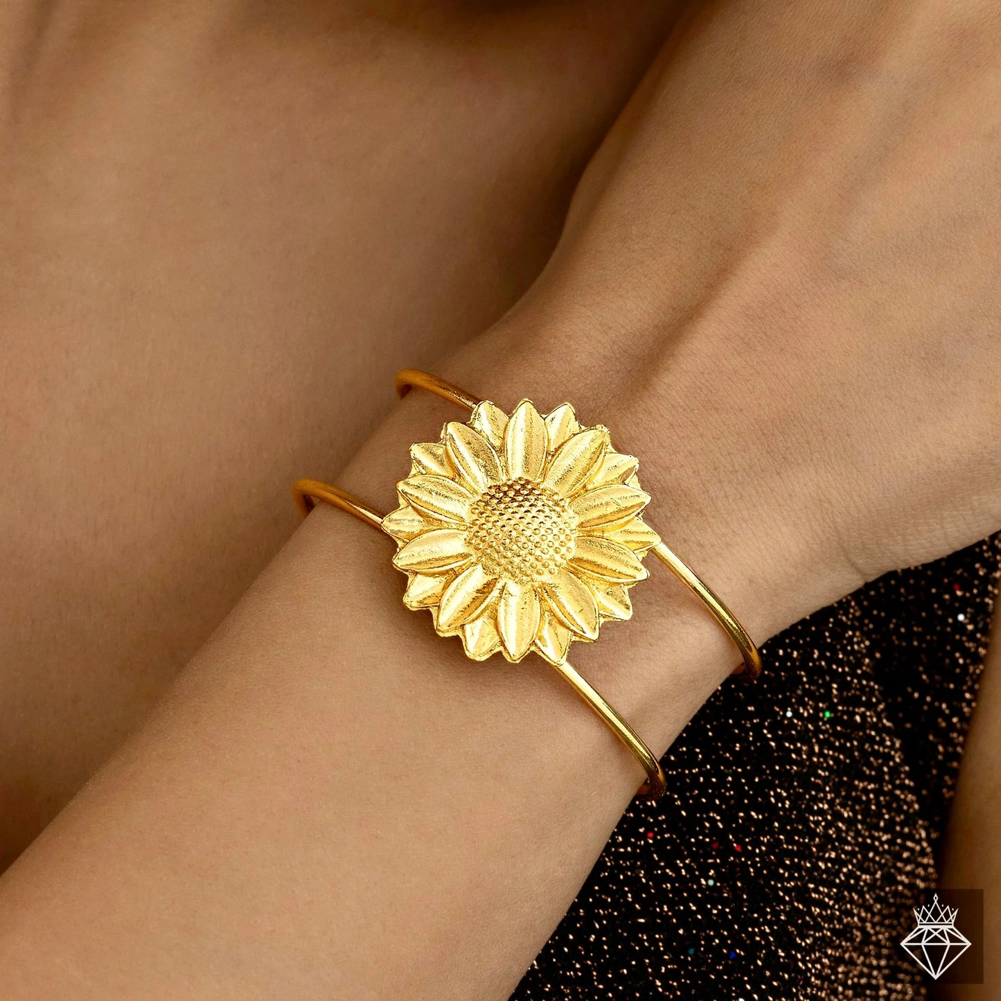 AUROZI Anti-Tarnish Golden Flower Bracelet (Adjustable Size)