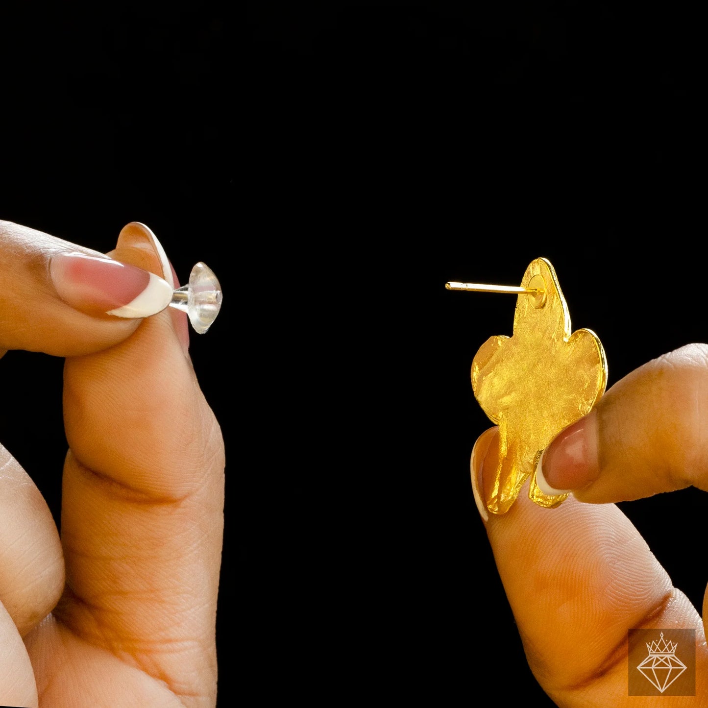 AUROZI Anti-Tarnish Lily Flower Necklace Set With Earrings