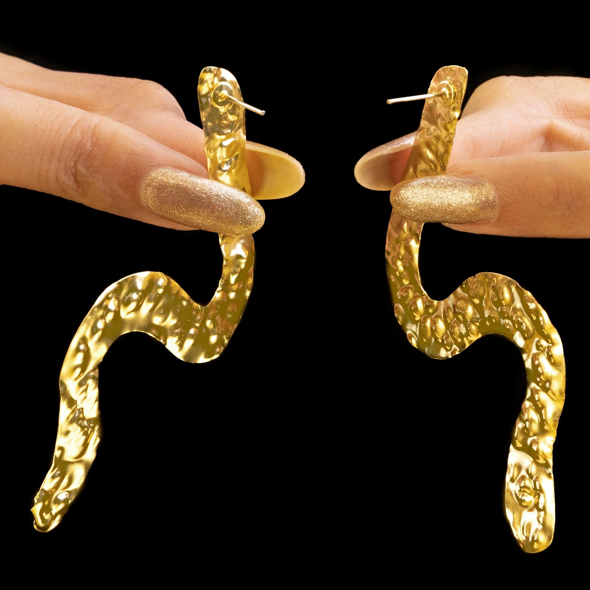 AUROZI Anti-Tarnish Wavy Earrings