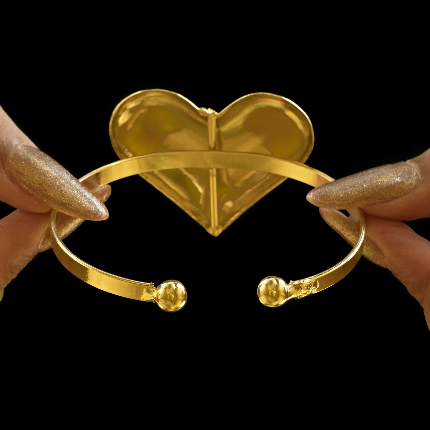 AUROZI Anti-Tarnish Golden Heart Super Saver Pack Of GOLD Plated WAVY Necklace Set With Bracelet & Rings