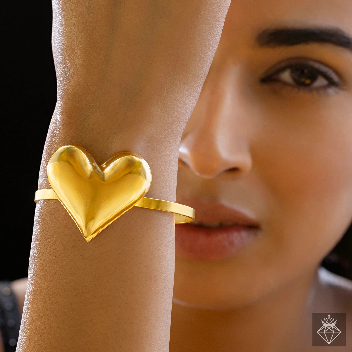 AUROZI Anti-Tarnish Golden Heart Super Saver Pack Of GOLD Plated WAVY Necklace Set With Bracelet & Rings